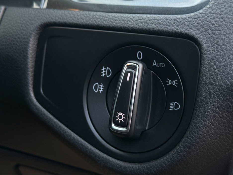 2017 Volkswagen Golf 172 REG NEW MODEL MK7.5 SAT NAV PACK PRIVACY GLASS-REVERSE CAMERA - NAVIGATION - CARPLAY - ANDROID AUTO - DISCOVER PRO €16,450