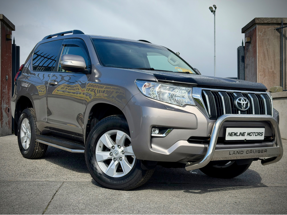 2022 Toyota Landcruiser - image 4