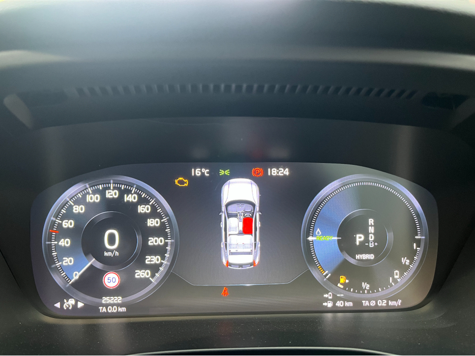 2020 Volvo XC40 - image 28