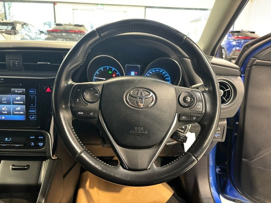 2018 Toyota Auris - image 9