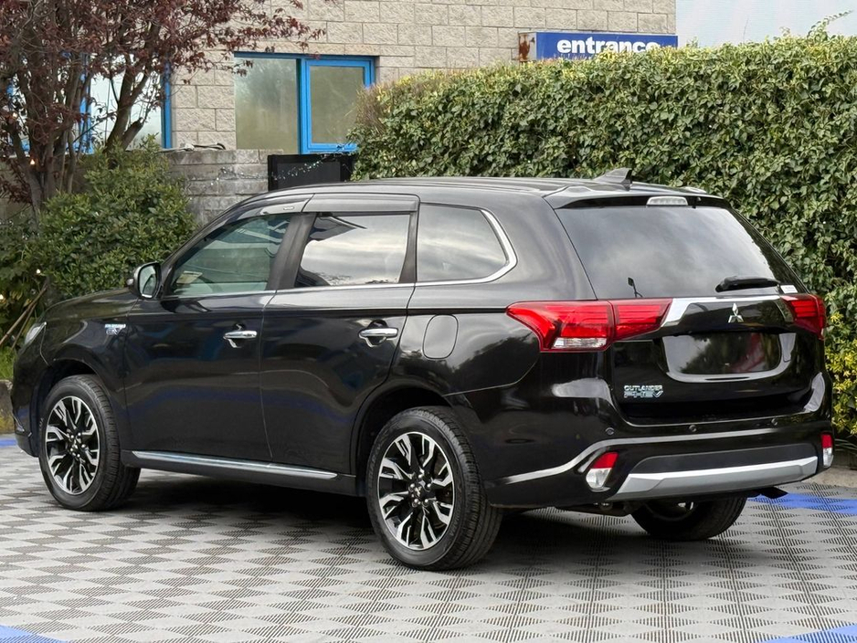 2018 Mitsubishi Outlander - image 5