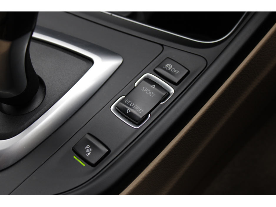 2019 BMW 3 Series - image 18