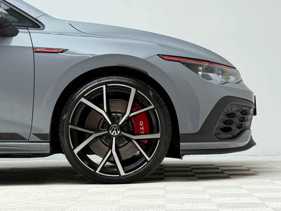 2022 Volkswagen Golf GTI CLUBSPORT 2.0 TSI 300HP *PAN ROOF* €49,990