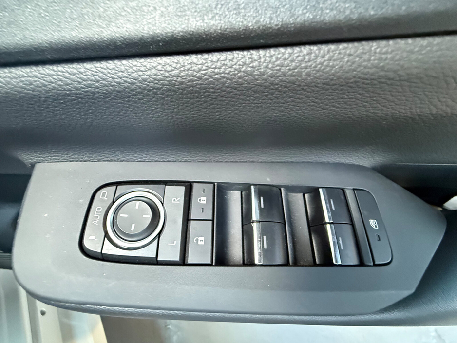 2023 Toyota Prius - image 29