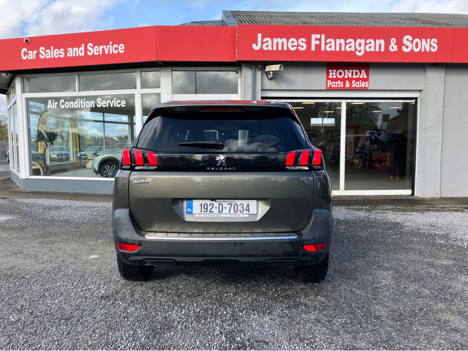 2019 Peugeot 5008 - image 5