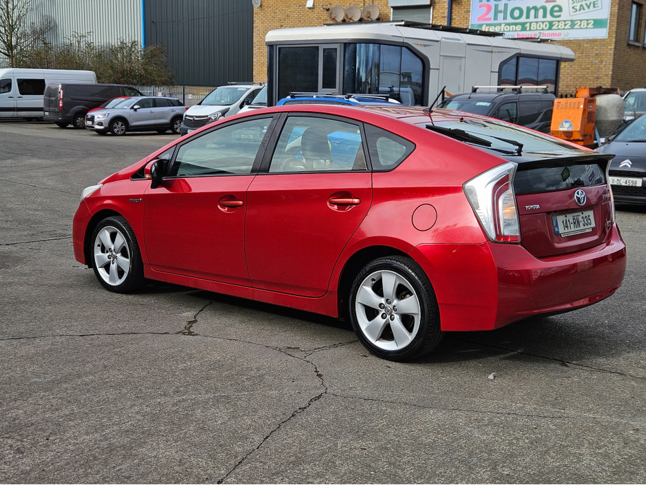 2014 Toyota Prius - image 5