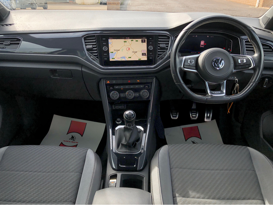 2019 Volkswagen T-Roc - image 2