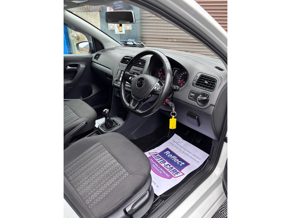 2017 Volkswagen Polo - image 10