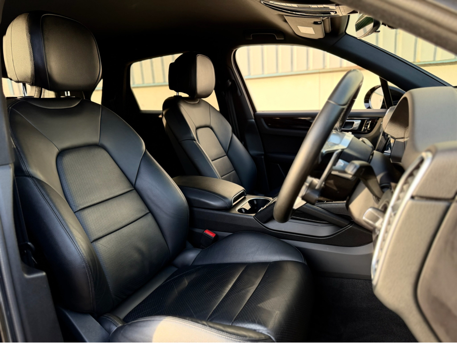 2020 Porsche Cayenne - image 8