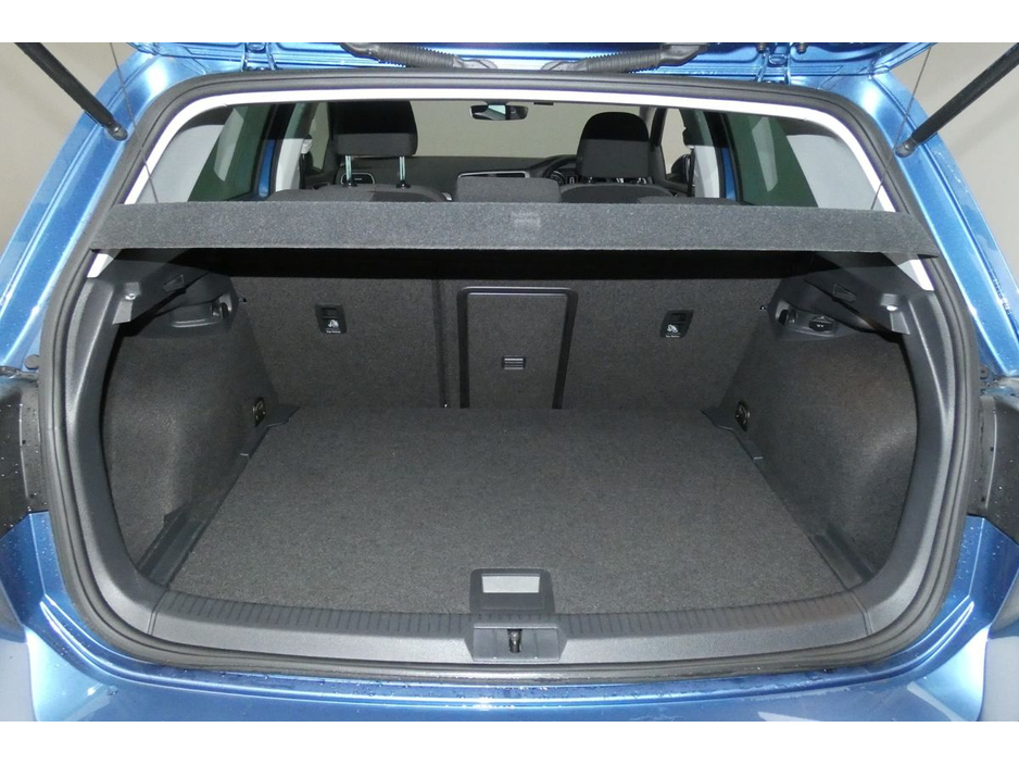 2017 Volkswagen Golf - image 27