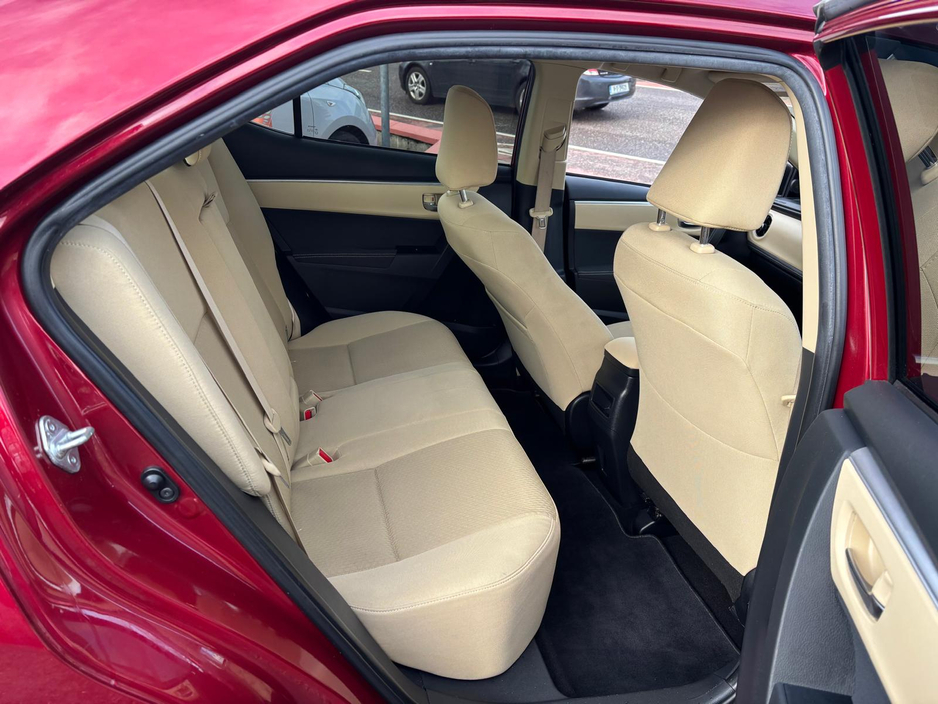 2017 Toyota Corolla - image 8