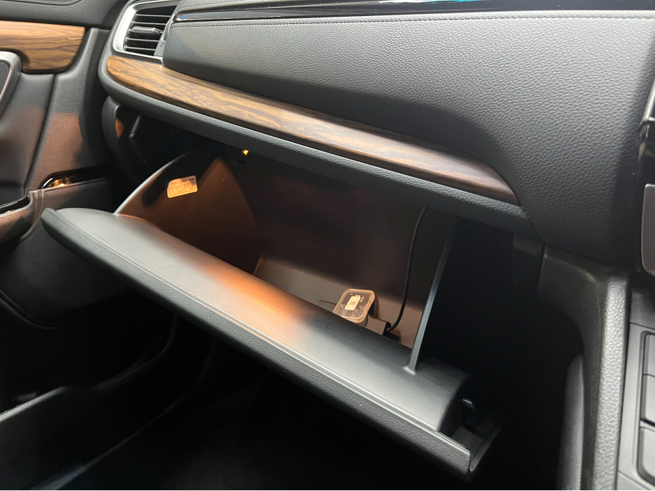 2018 Honda CR-V €24950 2018 HONDA CR-V EX HYBRID MASTERPIECE 2.0 / CRUISE CONTROL / REVERSE CAMERA / ELECTRIC MEMORY & HEATED SEATS / PADDLE SHIFTERS / PANORAMIC SUNROOF €24,950