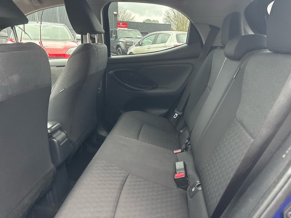 2021 Toyota Yaris - image 7