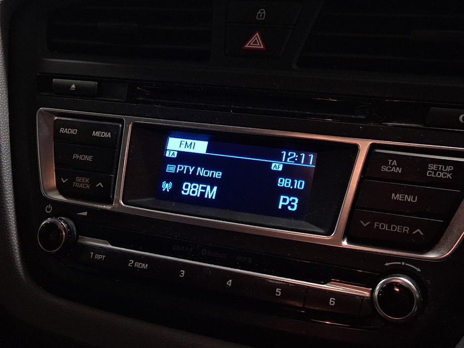 2015 Hyundai i20 - image 11