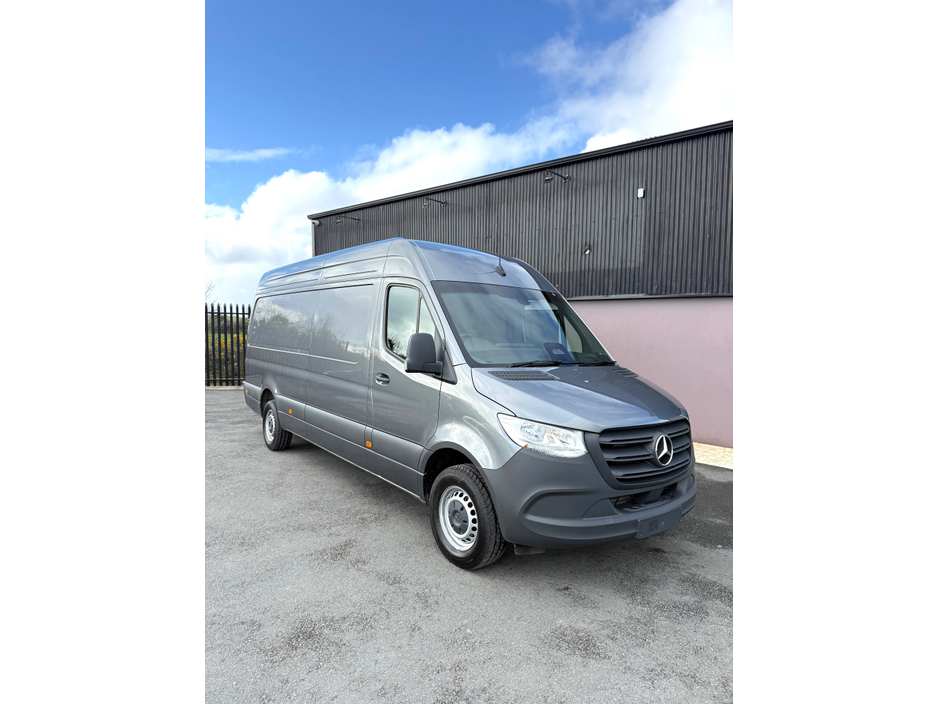 2025 Mercedes-Benz Sprinter - image 21