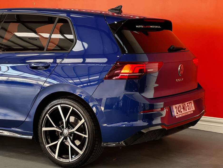 2024 Volkswagen Golf - image 8
