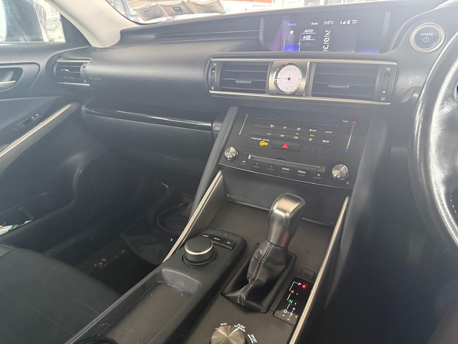2017 Lexus IS 200 - image 7