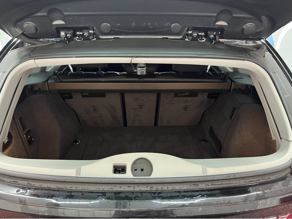 2016 BMW 3 Series - image 7