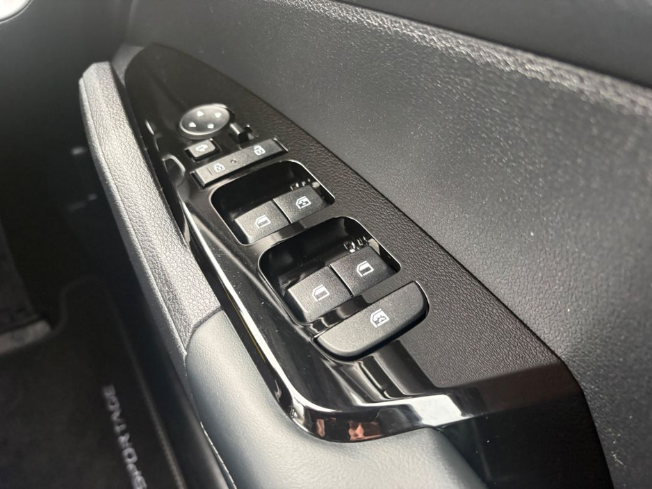 2025 Kia Sportage - image 14