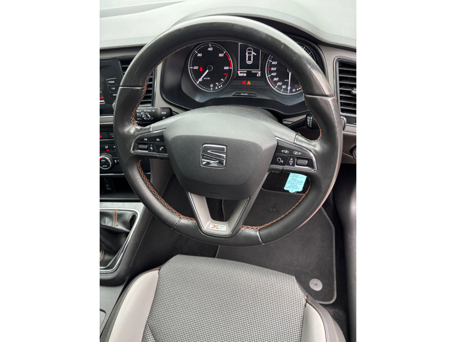 2015 SEAT Leon - image 40