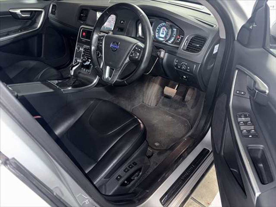 2015 Volvo S60 - image 6