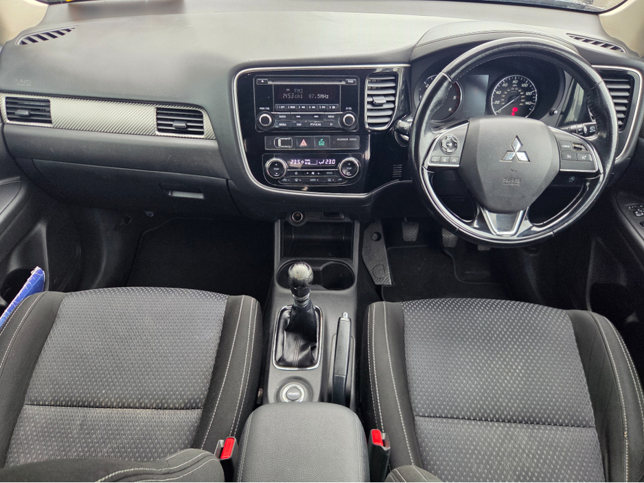 2016 Mitsubishi Outlander - image 4