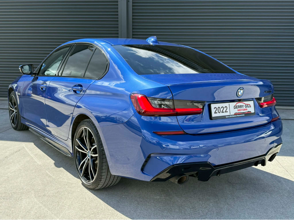 2022 BMW 3 Series - image 6