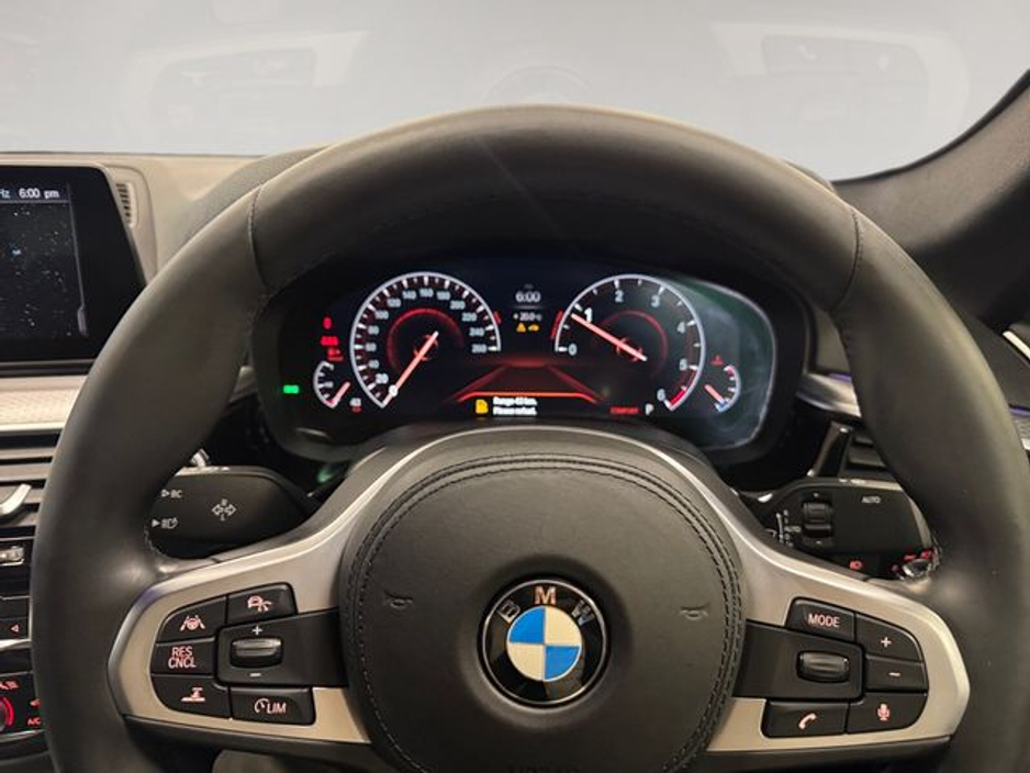 2020 BMW 5 Series - image 13