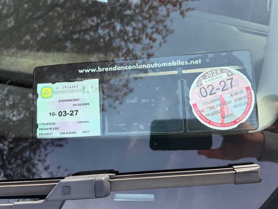 2017 Peugeot 208 - image 13