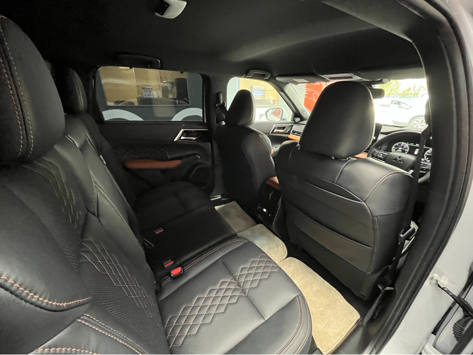 2023 Mitsubishi Outlander - image 20