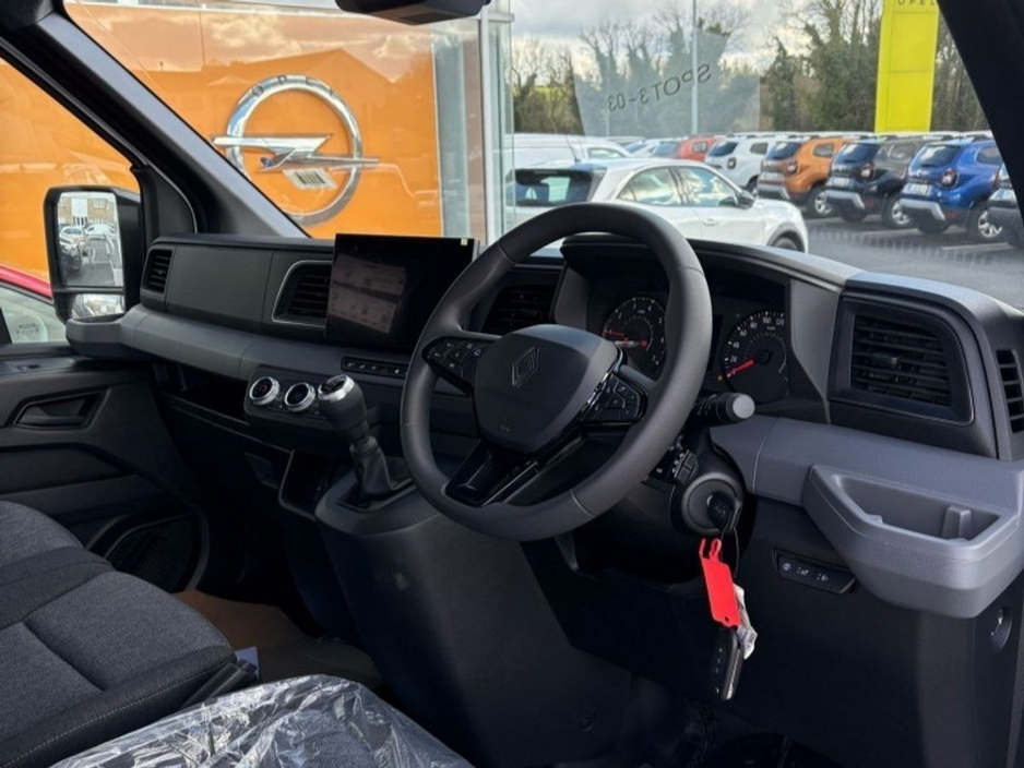 2026 Renault Master - image 4