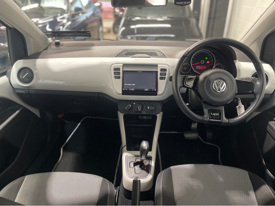2014 Volkswagen up! - image 13