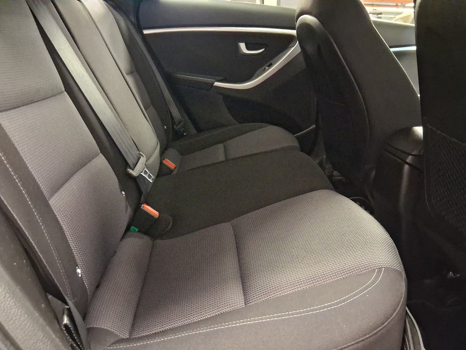 2016 Hyundai i30 - image 8