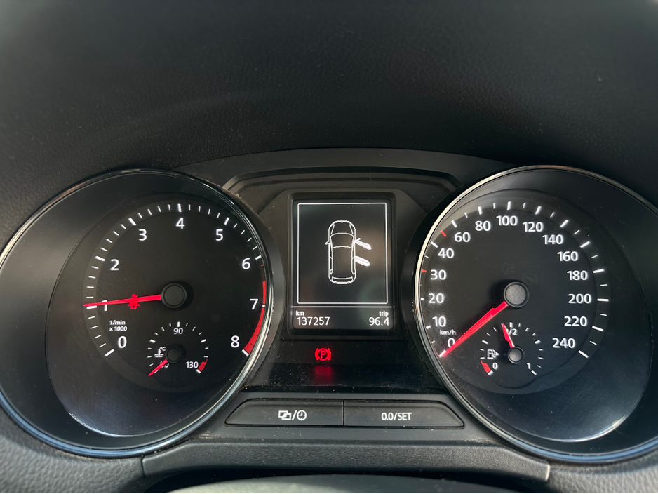 2015 Volkswagen Polo - image 16