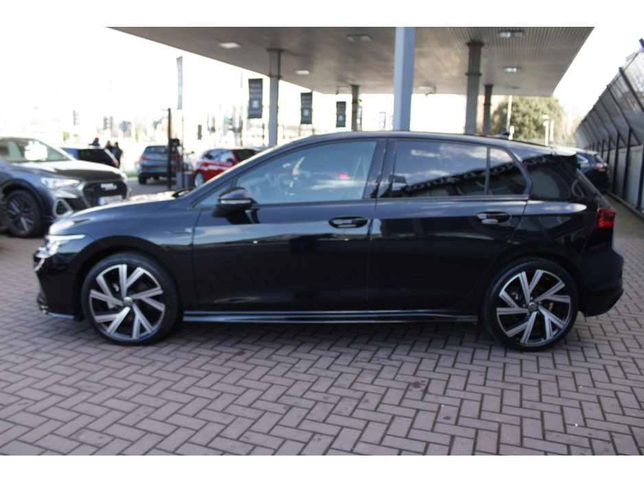 2023 Volkswagen Golf - image 7