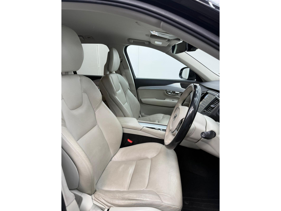 2017 Volvo XC90 - image 9