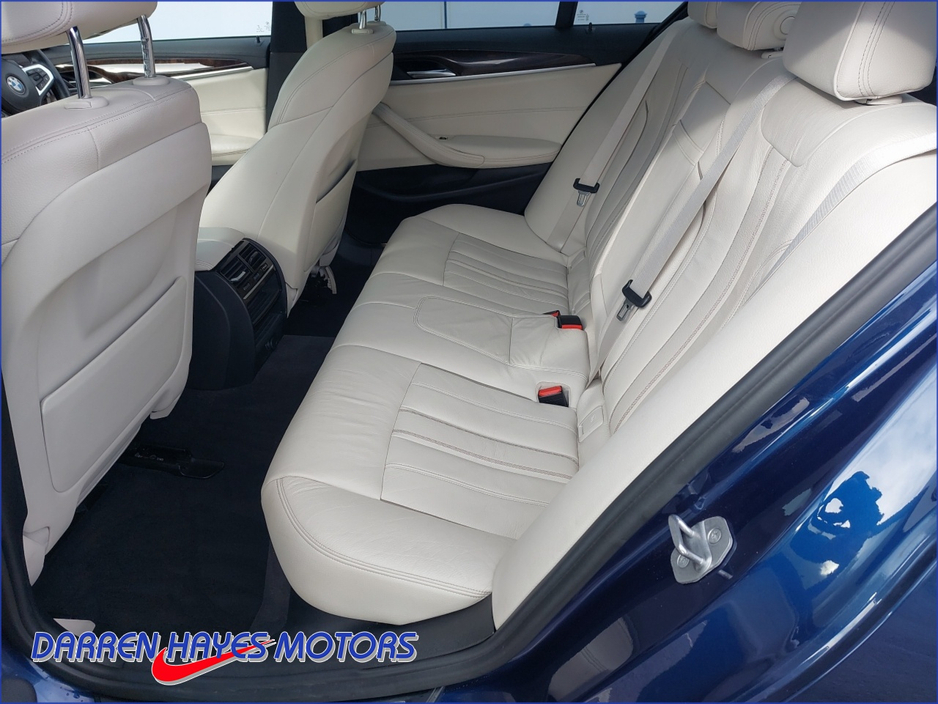 2017 BMW 5 Series - image 11