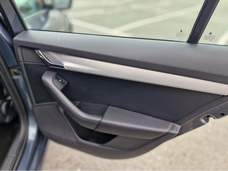 2016 Skoda Octavia - image 24