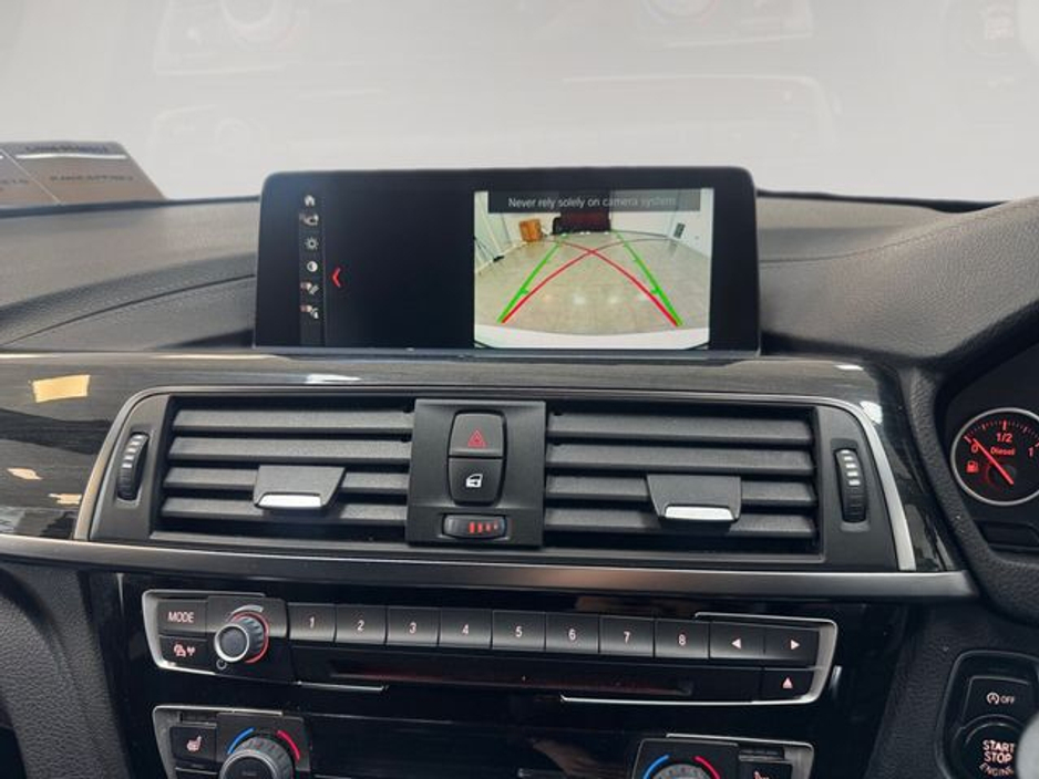 2016 BMW 3 Series - image 13