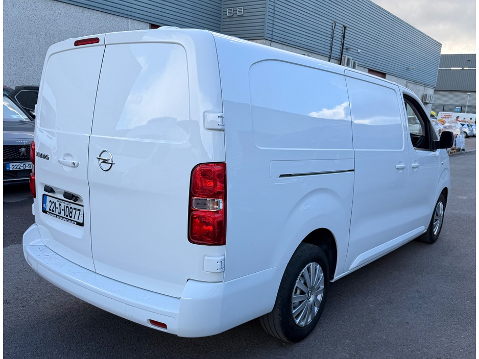 2022 Opel Vivaro - image 5