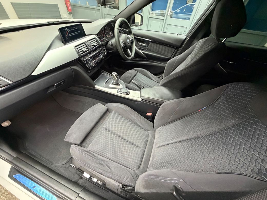 2016 BMW 3 Series - image 25