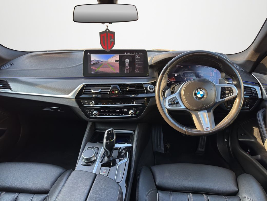 2022 BMW 5 Series - image 10