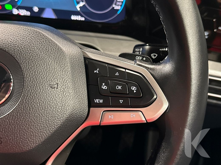 2022 Volkswagen Golf - image 18