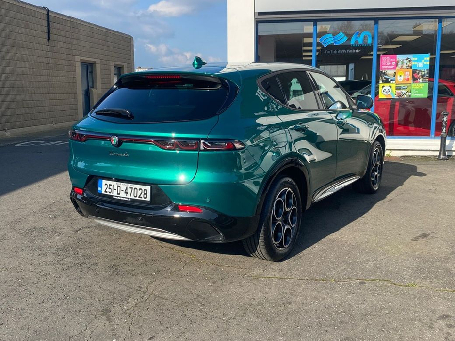 2025 Alfa Romeo Tonale - image 5