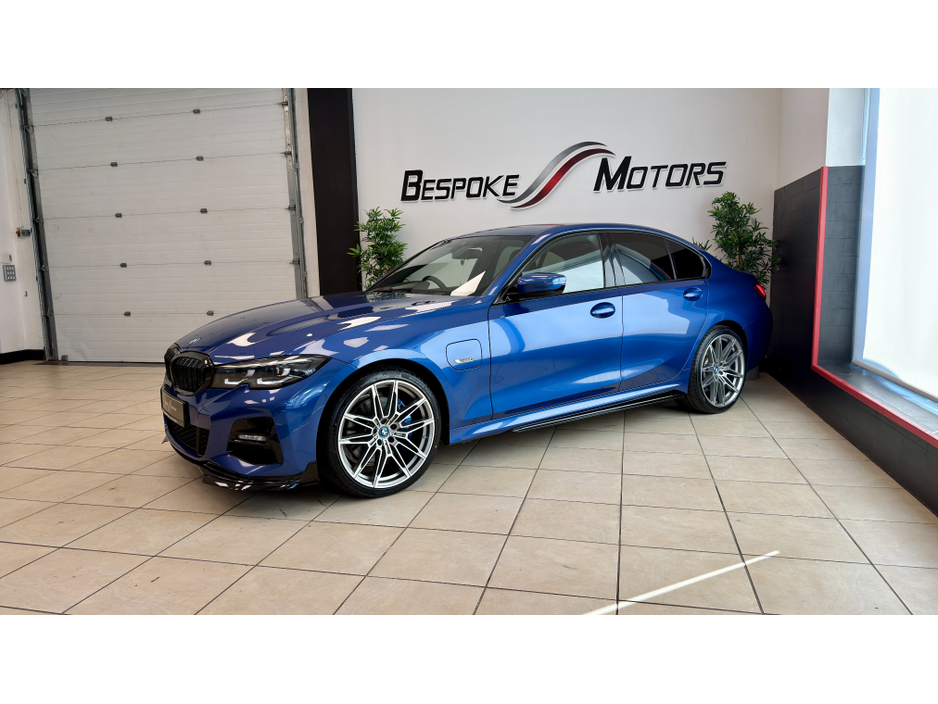 2022 BMW 3 Series - image 14