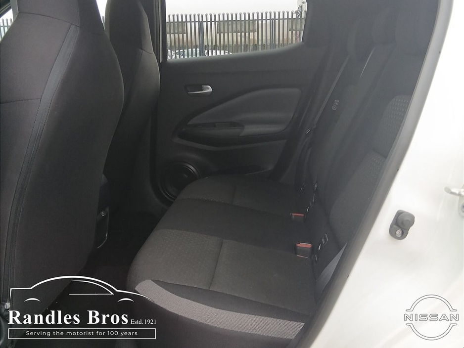 2021 Nissan Juke - image 13