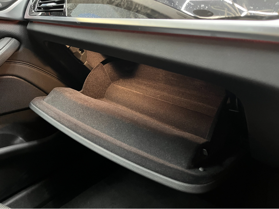 2018 BMW 5 Series - image 27