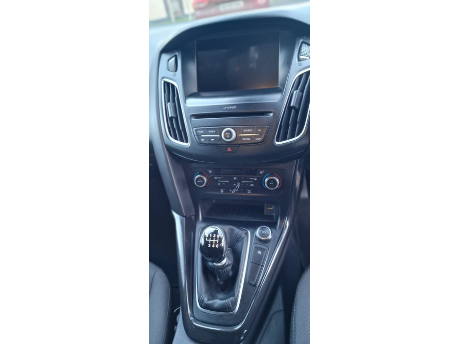 2016 Ford Focus - image 16