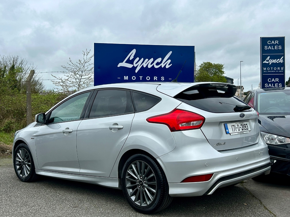 2017 Ford Focus - image 8