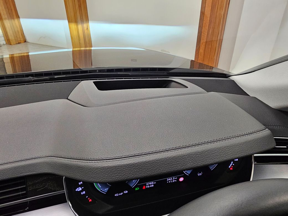 2024 Audi A8 - image 19